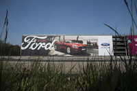 Ford: Riesenposter am Kölner Flughafen